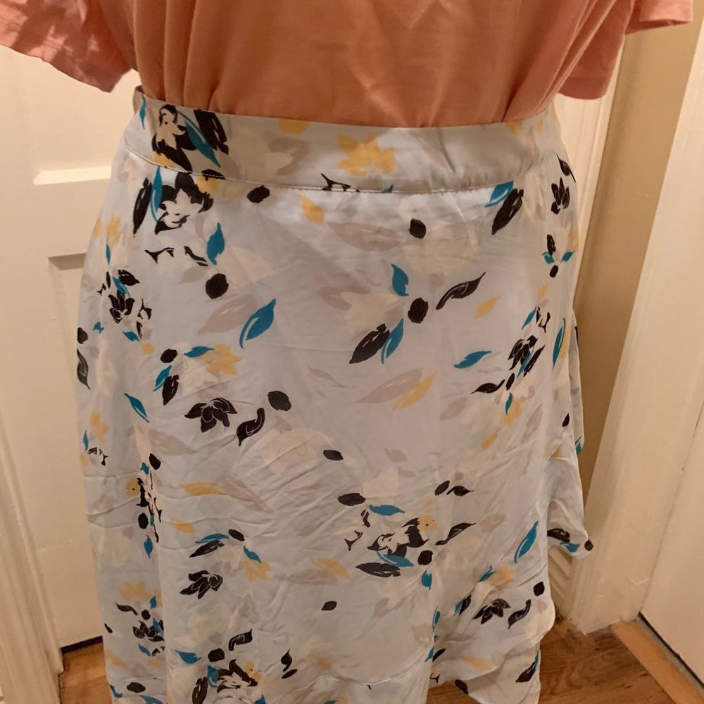 Lane Bryant NWT hi-low floral print skirt - Picture 2 of 11